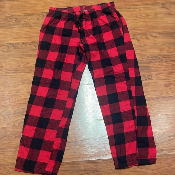 Old Navy Women’s buffalo plas Red/black Pajamas size med - Picture 5 of 5